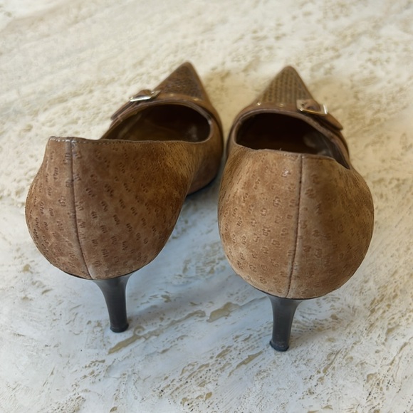 Dolce & Gabbana women’s Pointed Toe Buckle Heels – Size 39 - Picture 13 of 17